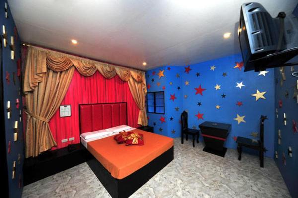 Hollywood Drive-In Hotel Baguio City Exterior photo