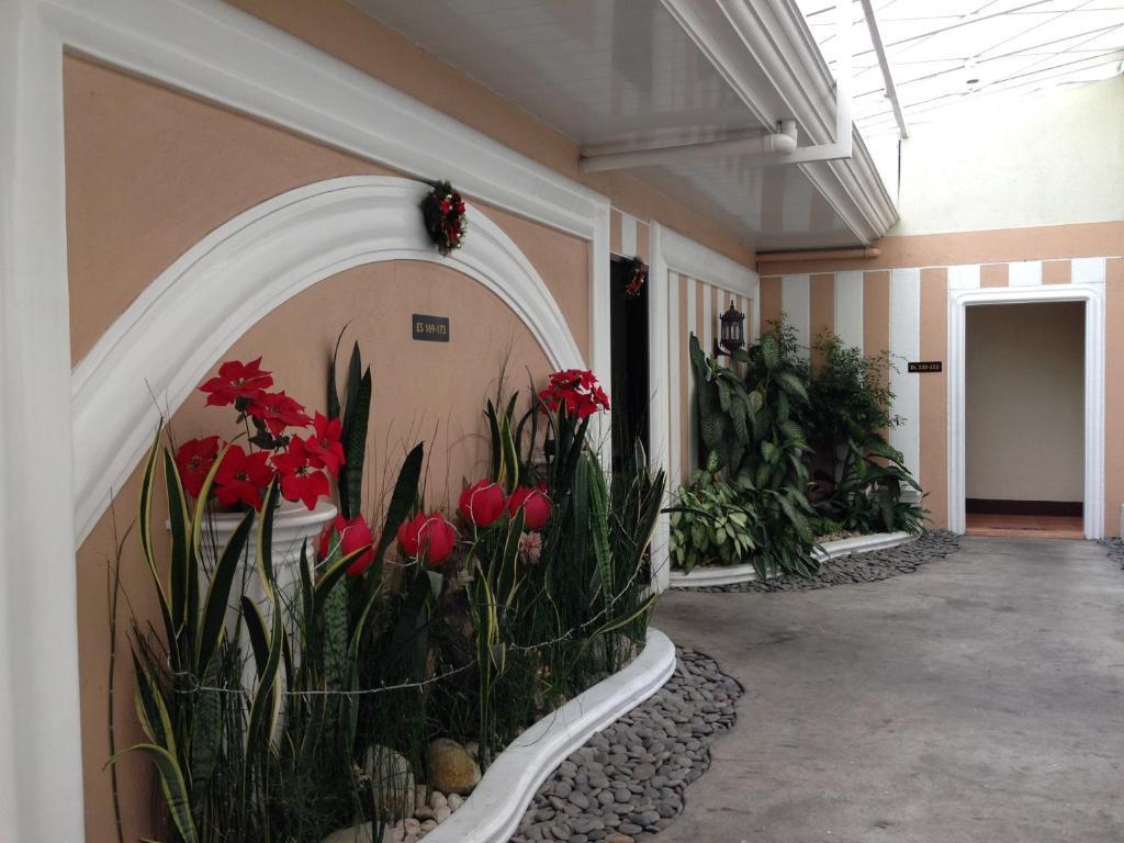 Hollywood Drive-In Hotel Baguio City Exterior photo